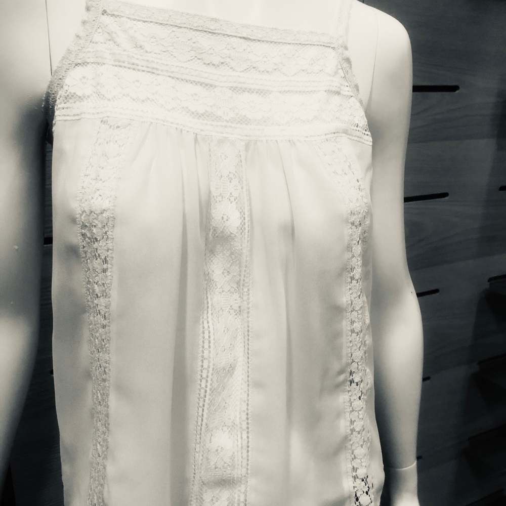 Elegant White Lace Top XS